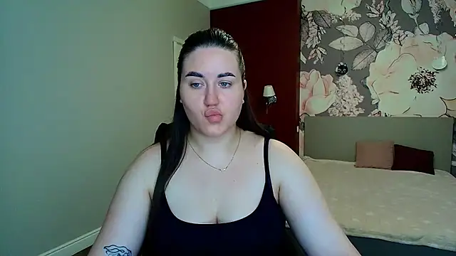 Snapshot of Roxie_Bradley chatting on 07.13.26 Roxie Bradley online show from 07.13.26