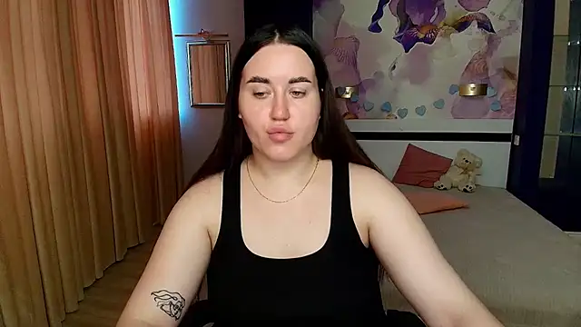 Snapshot of Roxie_Bradley chatting on 07.20.26 Roxie Bradley online show from 07.20.26
