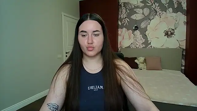 Snapshot of Roxie_Bradley chatting on 07.23.26 Roxie Bradley online show from 07.23.26