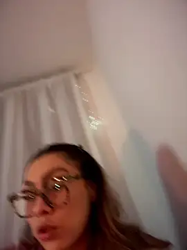 Snapshot of Im_sophiie chatting on 04.28.26 Im sophiie online show from 04.28.26
