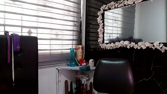 Snapshot of VIOLETTA-HOT chatting on 03.18.25 VIOLETTA-HOT online show from 03.18.25