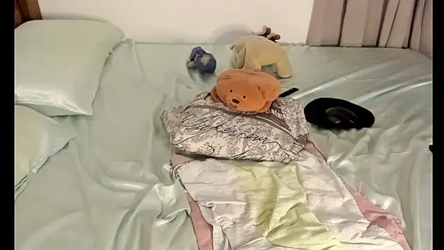 Snapshot of _yisela_ chatting on 01.10.25 yisela online show from 01.10.25