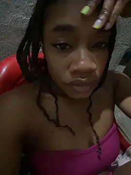 Snapshot of _yisela_ chatting on 10.02.25 yisela online show from 10.02.25