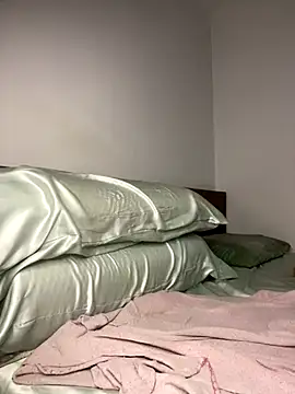 Snapshot of _yisela_ chatting on 11.09.25 yisela online show from 11.09.25