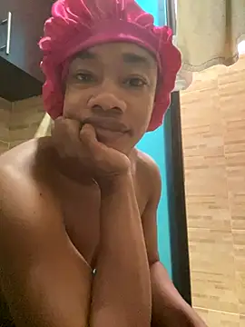 Snapshot of _yisela_ chatting on 11.21.25 yisela online show from 11.21.25