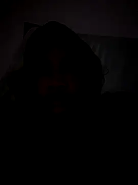 Snapshot of _yisela_ chatting on 12.01.25 yisela online show from 12.01.25