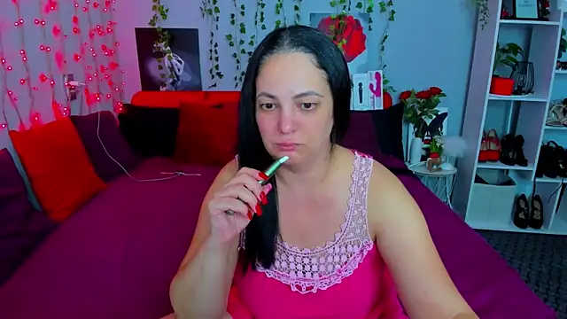 Snapshot of DarlingMilf chatting on 09.09.25 DarlingMilf online show from 09.09.25