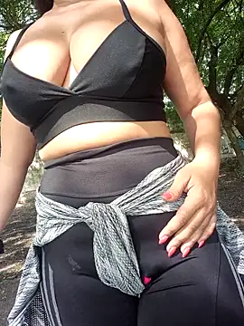 lady-rosse online show from 11.10.25