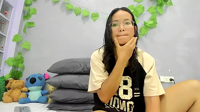 Snapshot of loveley_jenny chatting on 06.20.26 loveley jenny online show from 06.20.26
