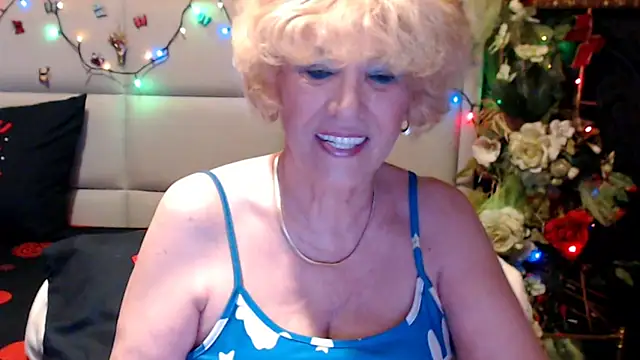 Snapshot of HappyWomanOn chatting on 06.15.26 HappyWomanOn online show from 06.15.26