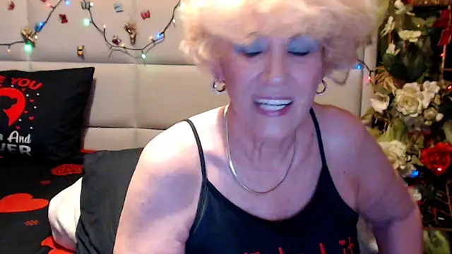 Snapshot of HappyWomanOn chatting on 06.19.26 HappyWomanOn online show from 06.19.26