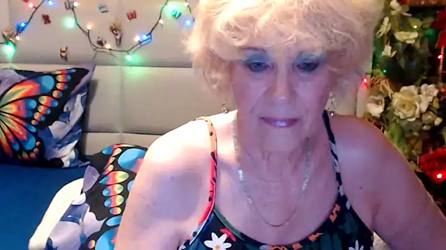 Snapshot of HappyWomanOn chatting on 06.23.26 HappyWomanOn online show from 06.23.26