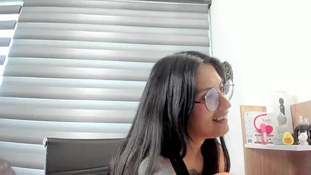 nia  white online show from 03.04.25