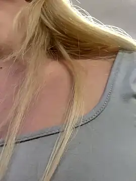 Irisweet  online show from 02.23.25