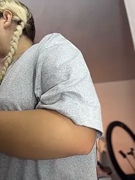 Irisweet  online show from 02.25.26