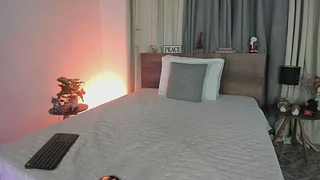 SaraVergara online show from 12.19.24