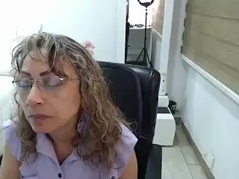 Snapshot of jesy_hot chatting on 01.29.25 jesy hot online show from 01.29.25