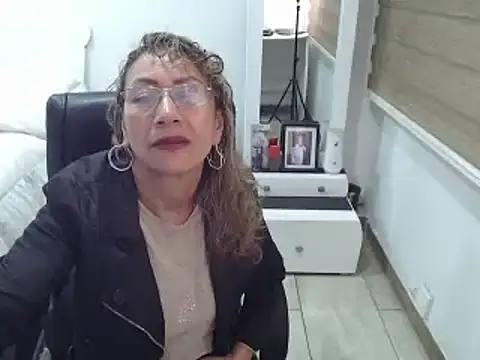 Snapshot of jesy_hot chatting on 02.16.25 jesy hot online show from 02.16.25