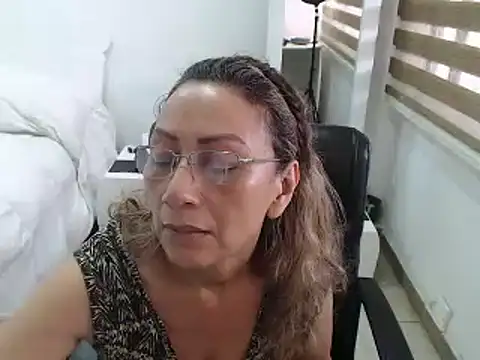 Snapshot of jesy_hot chatting on 02.28.25 jesy hot online show from 02.28.25