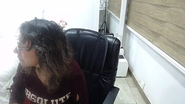 Snapshot of jesy_hot chatting on 10.09.25 jesy hot online show from 10.09.25