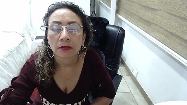 Snapshot of jesy_hot chatting on 10.22.25 jesy hot online show from 10.22.25