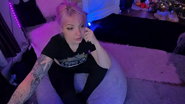 AliceW0lf online show from 12.16.25