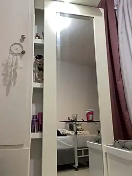 Snapshot of Kataliina chatting on 02.18.25 Kataliina online show from 02.18.25