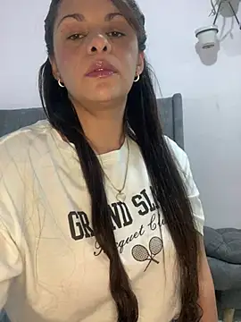 Snapshot of Kataliina chatting on 02.21.25 Kataliina online show from 02.21.25