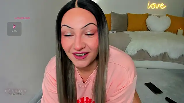 Snapshot of KVerunce chatting on 12.12.24 KVerunce online show from 12.12.24