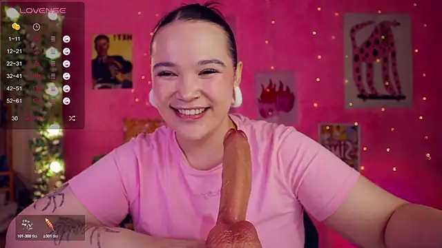 Snapshot of Chery_Lady22 chatting on 11.15.25 Chery Lady22 online show from 11.15.25