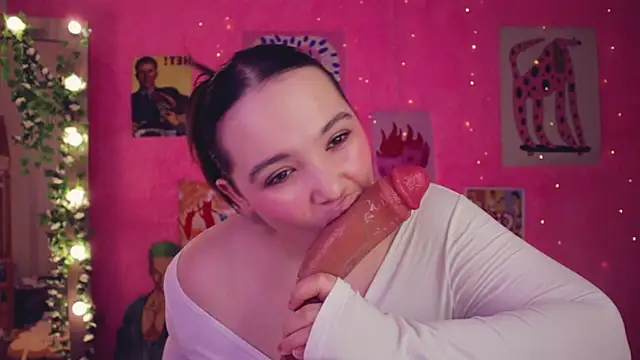 Snapshot of Chery_Lady22 chatting on 12.03.25 Chery Lady22 online show from 12.03.25