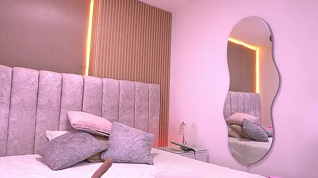 Snapshot of violeta_aroca chatting on 02.24.26 violeta aroca online show from 02.24.26