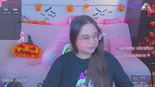 Snapshot of Lolisuccub chatting on 10.17.25 Lolisuccub online show from 10.17.25