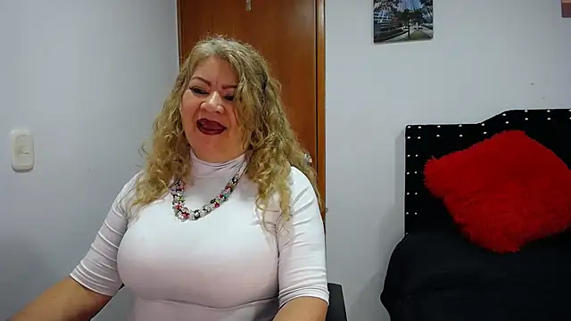 Snapshot of Ursulawhite69 chatting on 01.26.25 Ursulawhite69 online show from 01.26.25