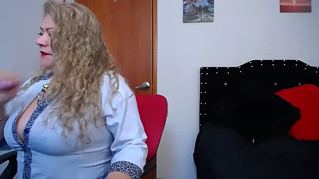 Snapshot of Ursulawhite69 chatting on 01.27.25 Ursulawhite69 online show from 01.27.25