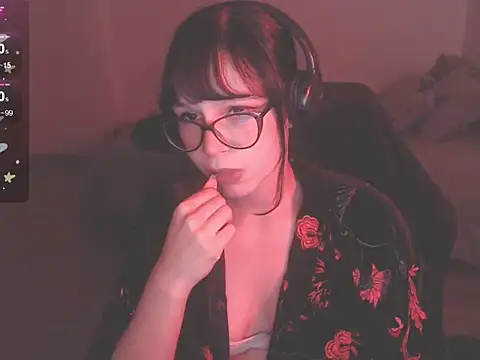 Snapshot of modjo_ chatting on 02.04.25 modjo  online show from 02.04.25