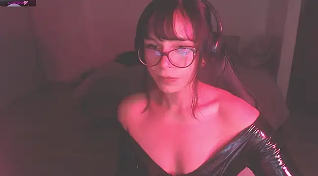 Snapshot of modjo_ chatting on 02.16.25 modjo  online show from 02.16.25