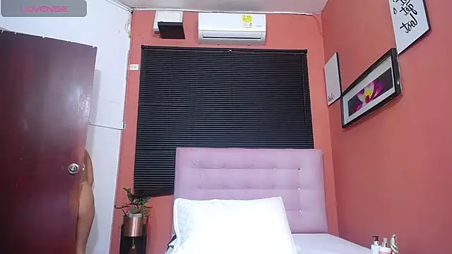 veronicaroose  online show from 02.28.25