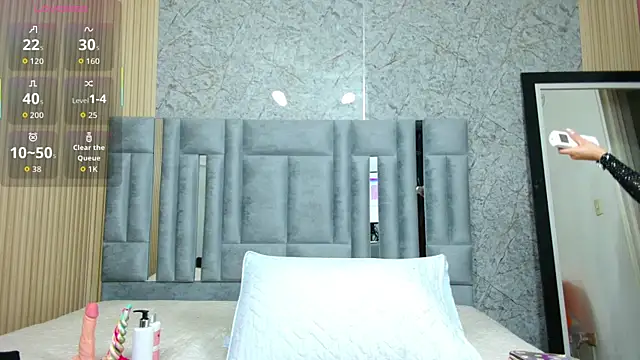 veronicaroose  online show from 10.18.25