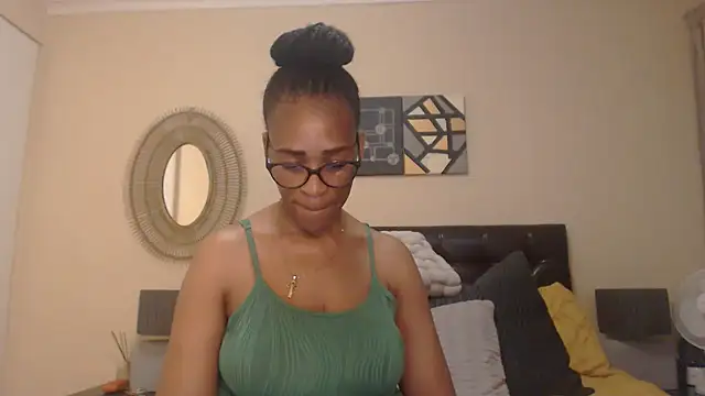 Snapshot of Creamyass22 chatting on 03.18.25 Creamyass22 online show from 03.18.25