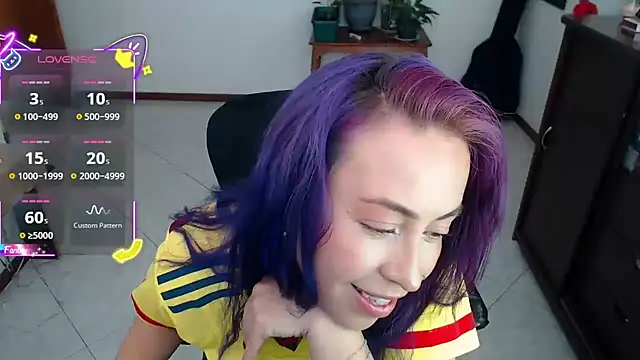 Snapshot of charlottezoe15 chatting on 09.29.25 charlottezoe15 online show from 09.29.25