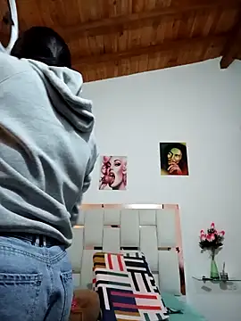 LunaZambrano online show from 02.21.25