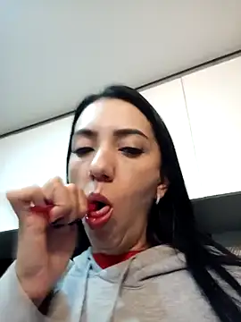 LunaZambrano online show from 02.25.25