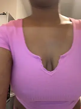 Snapshot of CandyLuxxxx chatting on 12.28.24 CandyLuxxxx online show from 12.28.24
