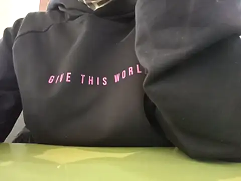 Snapshot of sutgibihatun chatting on 10.30.25 sutgibihatun online show from 10.30.25