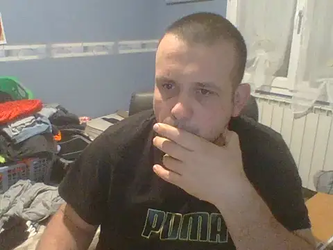 manubm03 online show from 02.04.26