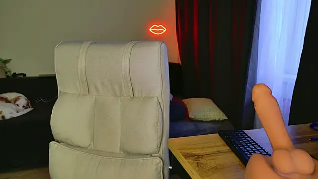 Snapshot of MishaMILF chatting on 12.13.24 MishaMILF online show from 12.13.24