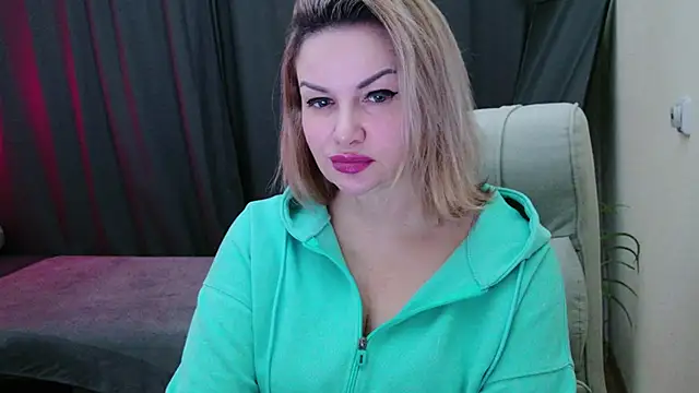 Snapshot of MishaMILF chatting on 03.01.25 MishaMILF online show from 03.01.25