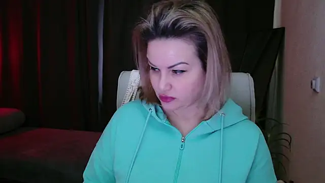 Snapshot of MishaMILF chatting on 03.14.25 MishaMILF online show from 03.14.25