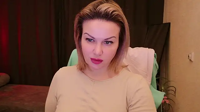 Snapshot of MishaMILF chatting on 03.14.25 MishaMILF online show from 03.14.25